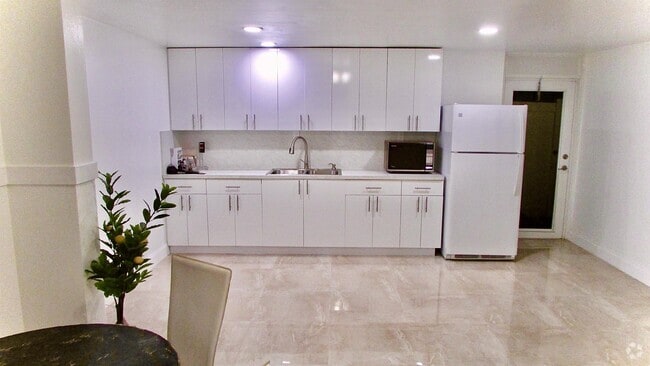 Building Photo - 821 N 12th Ave Rental