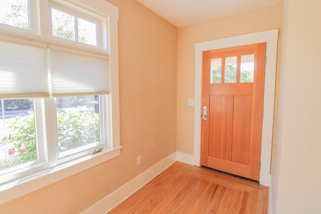 Photo - 1450 Marsh St