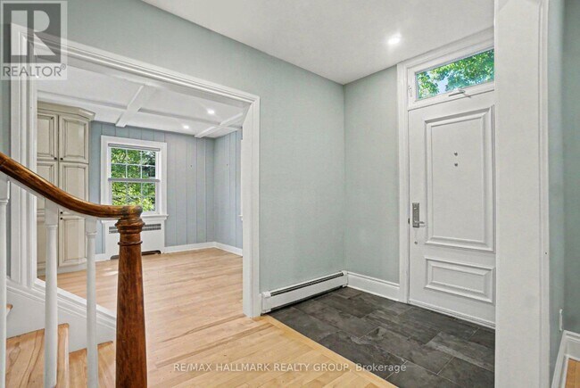 Photo - 171 Minto Pl