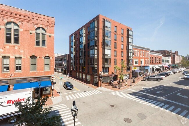 Building Photo - 90 Fleet St Unit 4-3 Rental