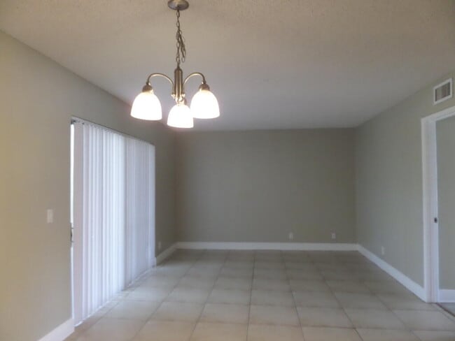 Photo - 1440 Windorah Way Unidad D