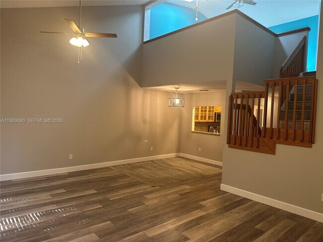 Photo - 458 SE 14th St