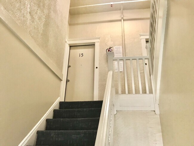 Photo - CHARMING HAYES VALLEY STUDIO WITH DECK!! -... Unidad 585 Birch Street, #15