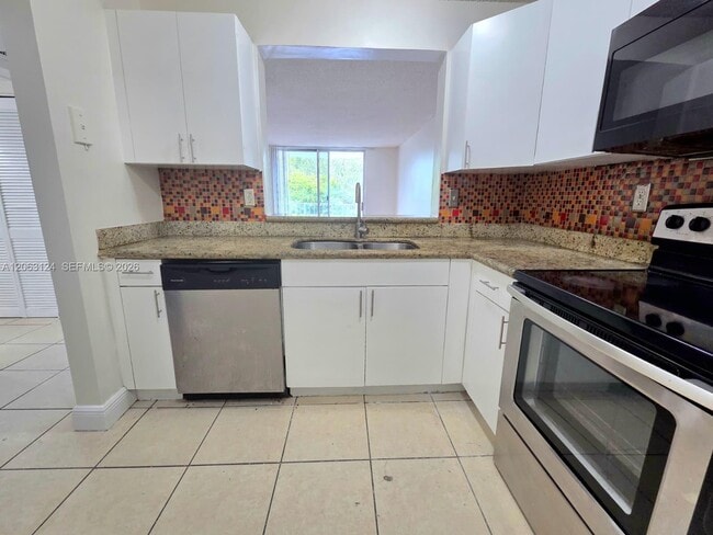 Building Photo - 482 NW 165th St Unit A306