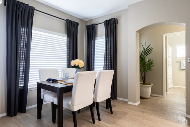 2BR, 2BA - 1,017SF
