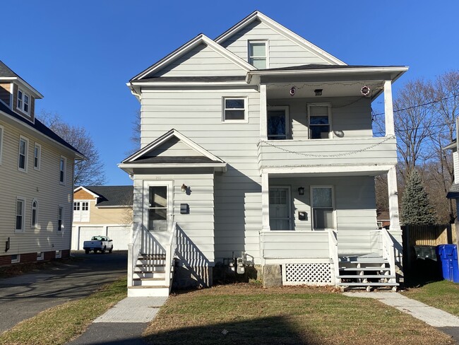 Building Photo - 143 Calhoun St Unit 1st Floor
