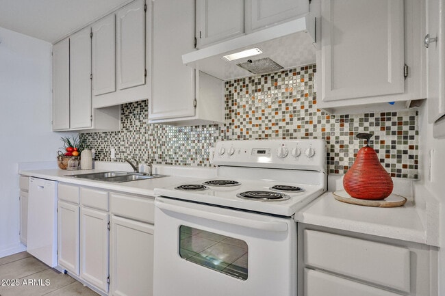 Photo - 2221 W Clarendon Ave