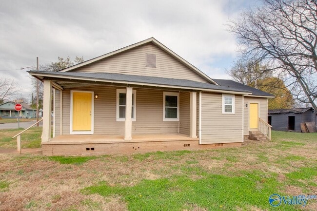 Photo - 3703 Fairview St SW