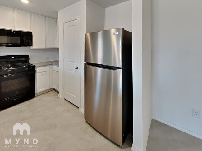 Photo - 1837 Lotus St