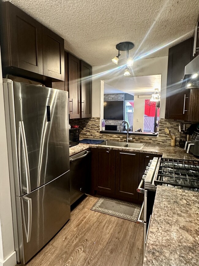 Building Photo - 9388-9128 128 St