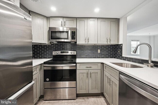 Photo - 1727 R St NW Unit 502