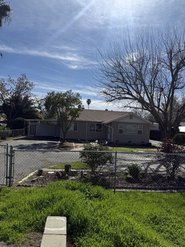 Photo - Charming 3-bedroom, 2-bathroom home located in the heart of Brentwood