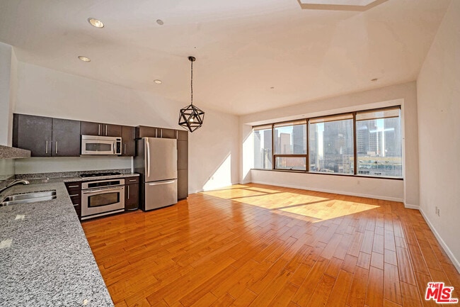 Photo - 1100 Wilshire Blvd Unit 2108