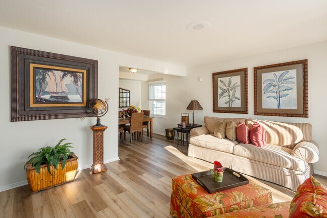2BR 2BA 1035SF