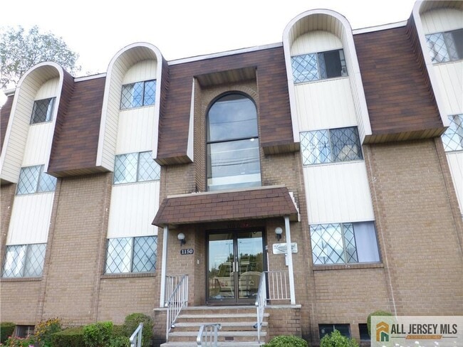 Building Photo - 1150 W St Georges Ave Unit A15
