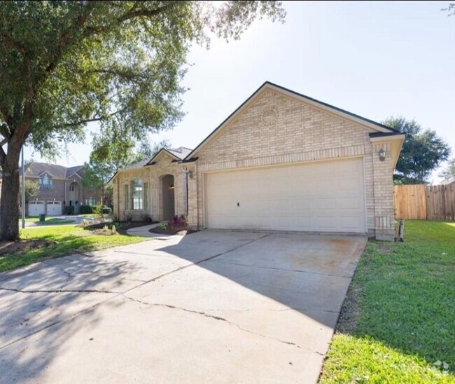 Building Photo - 17238 Maple Hollow Dr Rental