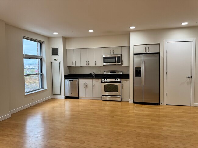 Photo - 595 Albany St Unit 407