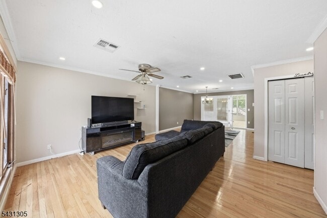 Photo - 587 Marlboro Rd