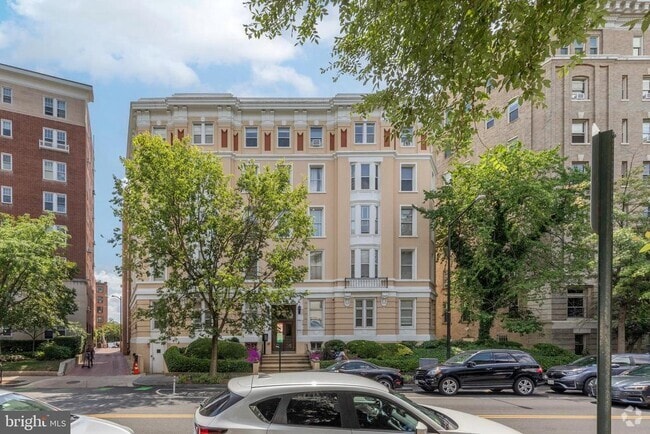 Building Photo - 2006 Columbia Rd NW Unit APT B