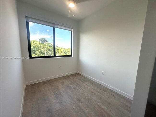 20 NE 19th Ave Unit 304