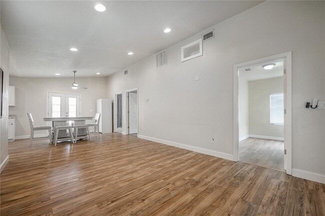 Photo - 1302 E Louisiana Ave