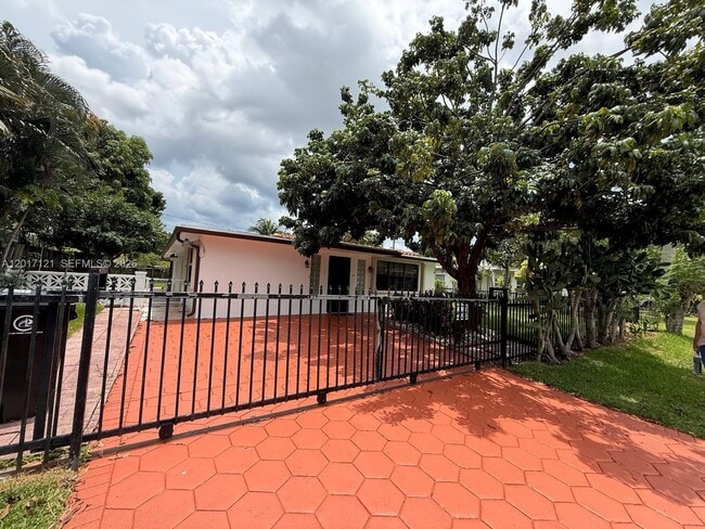 Photo - 2650 SW 13th Ave