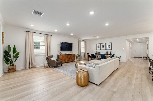 Photo - Luxurious Nearly-New 4-Bedroom 3-Bathroom Home in Avalon Woods, Newberry, FL