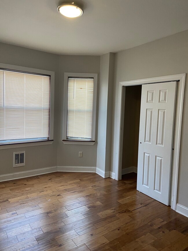 Living room - 3944 N 8th St Unit 2