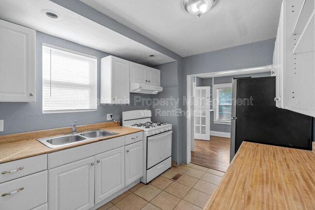 Photo - 44 Blakemore Pl