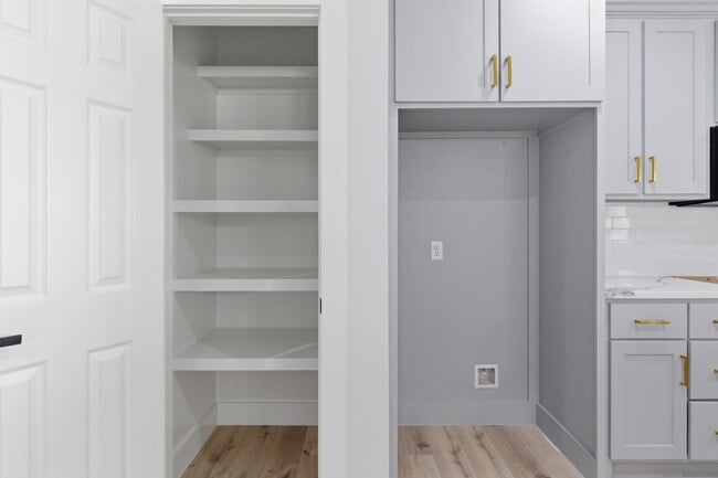 Photo - 7040 Kinney St