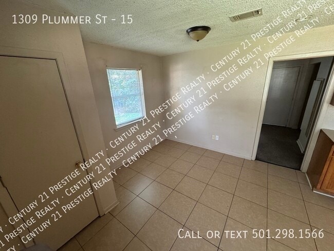 Photo - 1309 Plummer St Unit 15