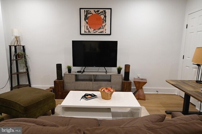 Photo - 1230 Penn St NE Unit 1