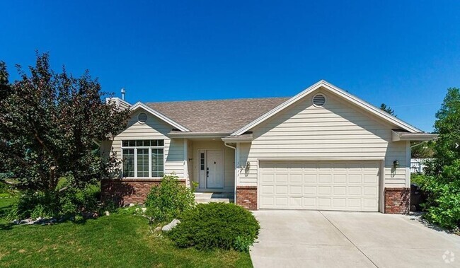 Building Photo - 3 bedroom patio home