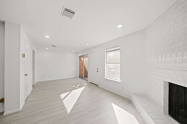 Photo - 7949 Ellinger Ln