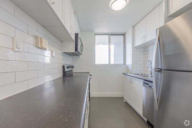 BACHELOR - 482SF - Kitchen - 50 Burnhill Road