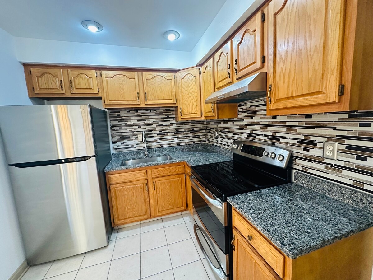 Photo - 3451 Broadway