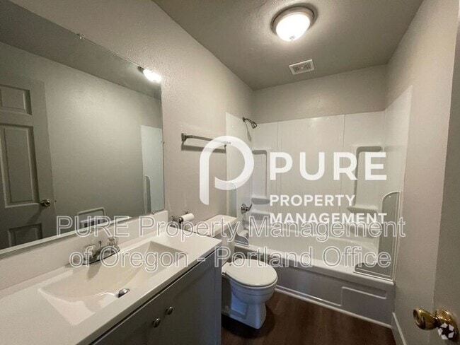 Building Photo - 18411 E Burnside St Rental