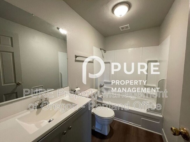 Building Photo - 18411 E Burnside St Rental
