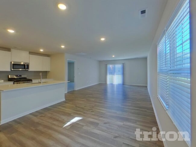 Photo - 4018 Rustling Grass Trl