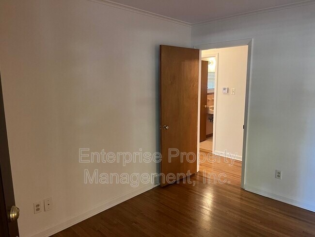 Photo - 5081 Whitehall Ave