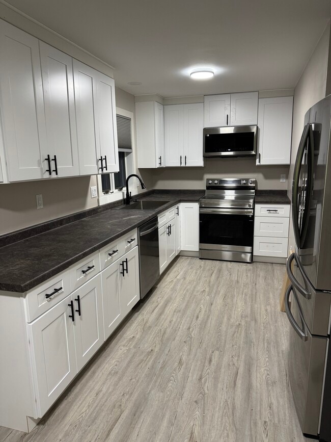 Building Photo - 2740 W Glenpark Dr