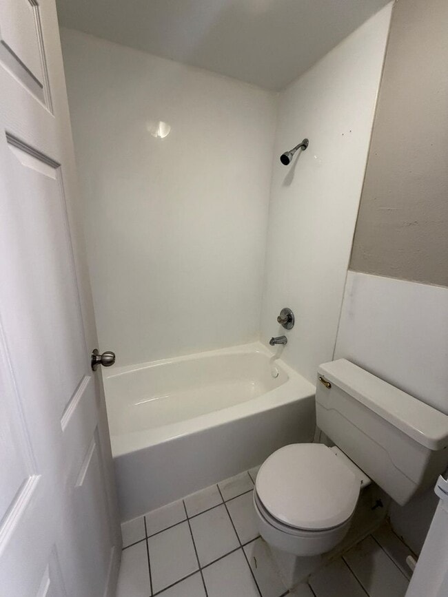 Photo - Studio apartment including Water, Electric & Cable TV. Community pool. Unit 2070