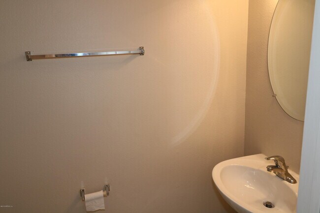 Photo - 584 Crystal Way