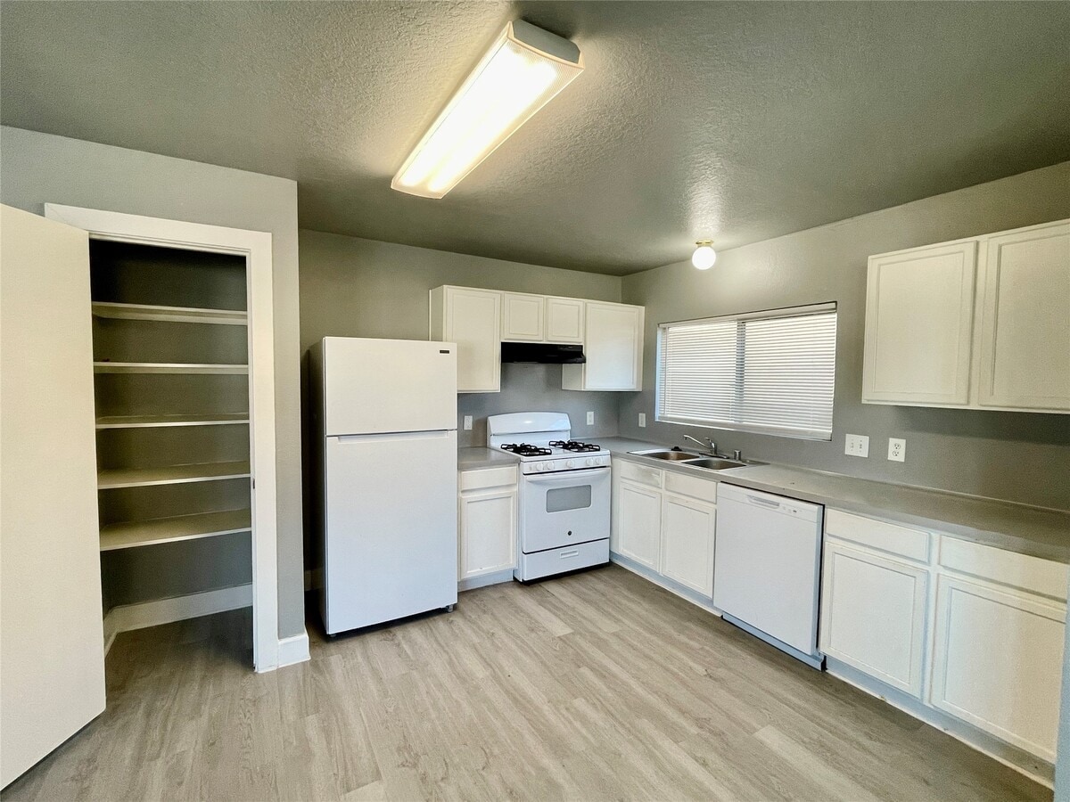 Photo - 6103 Settlers Square Ln