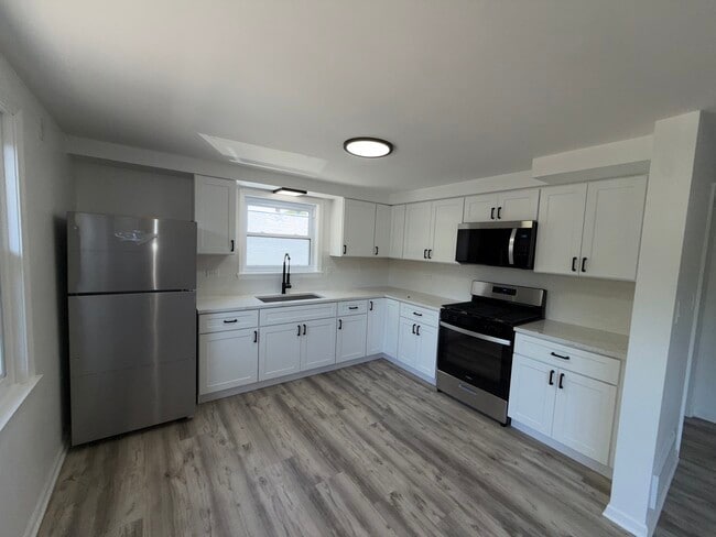 Building Photo - 10142 S Western Ave Unit A