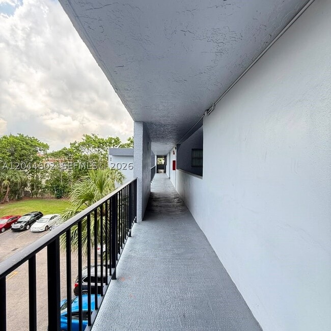 Building Photo - 8821 W Flagler St Unit 404