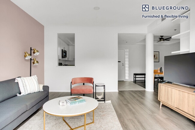 Photo - 4532 Murietta Ave Unidad FL2-ID778