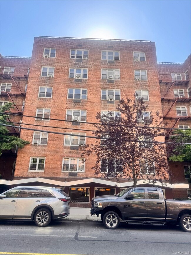 Building Photo - 34-20 Parsons Blvd Unit 2H