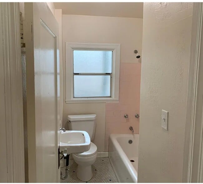 Photo - 4315 Essex St