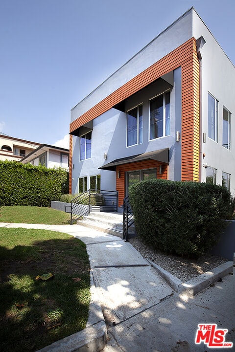 Building Photo - 1950 Beachwood Dr Rental